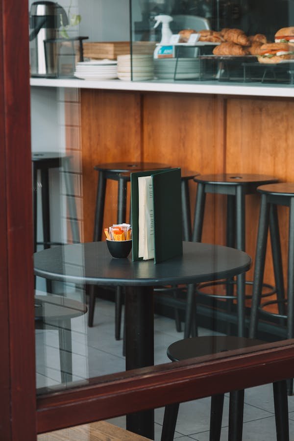 Top conseils pour choisir le porte-menu idéal pour restaurant